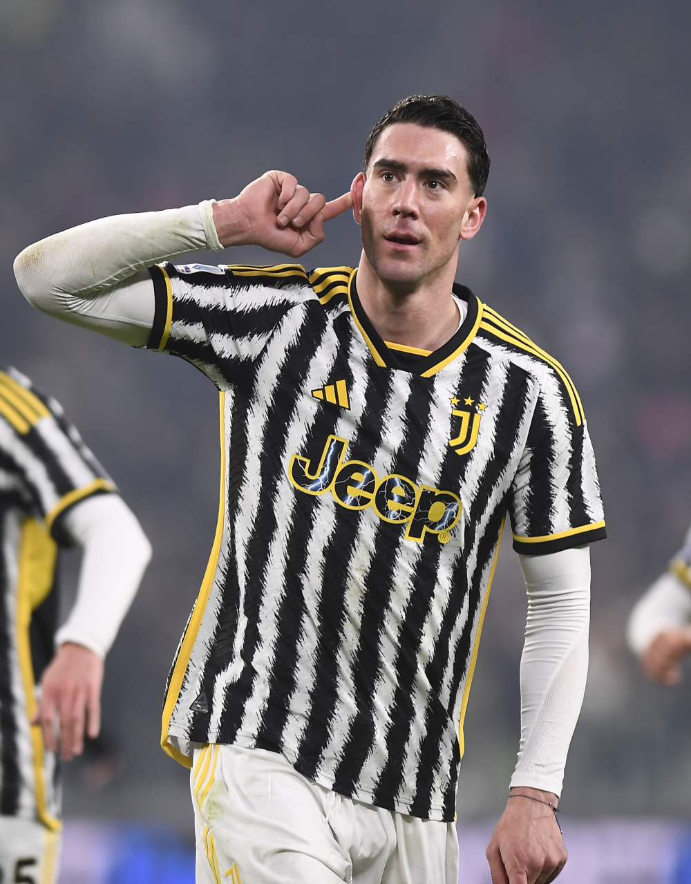 梅西、C罗离开欧洲，足坛进入后梅罗时代，三名新星身价达2亿欧元，形成三“骄”格局。（梅西、C罗相继告别欧洲，后梅罗时代开启：三大新星身价达2亿欧，三“骄”格局成型）