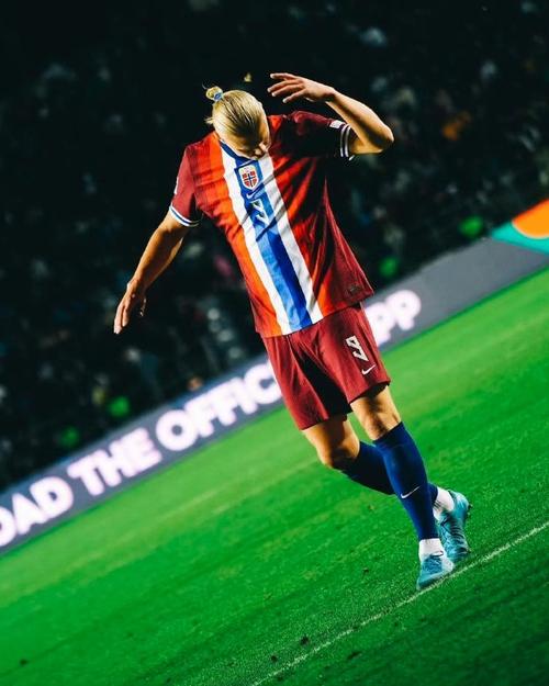 罗伊斯重返多特主场，俱乐部官方社媒发文欢迎（罗伊斯再临多特主场，俱乐部官方社媒发帖欢迎）