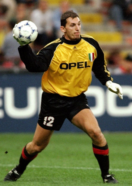 西甲：巴萨主场4-1大胜瓦伦西亚（西甲联赛：巴萨主场4-1力克瓦伦西亚）