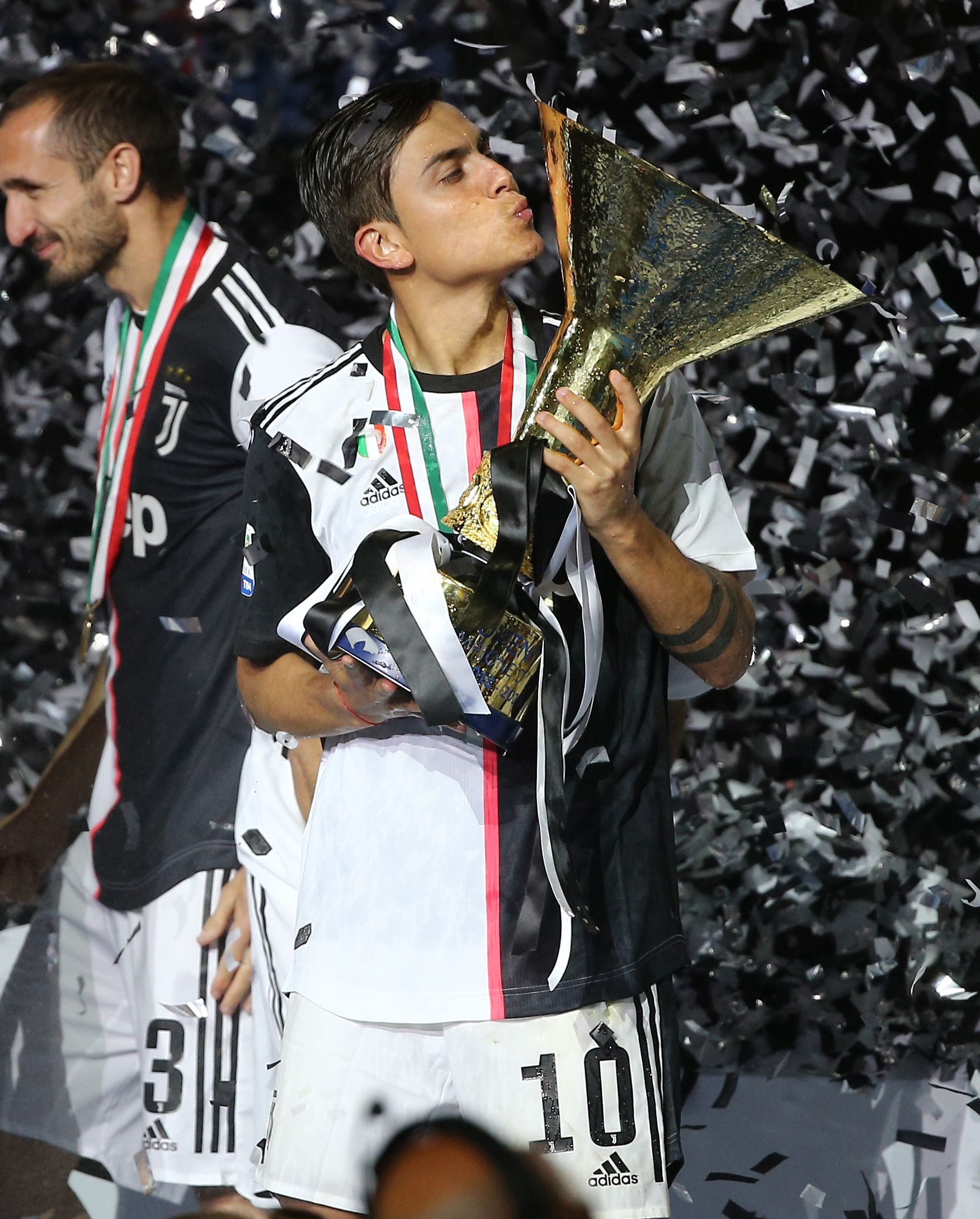 几度哽咽，孙兴慜结束十年热刺生涯（数度哽咽，孙兴慜告别十年热刺岁月）