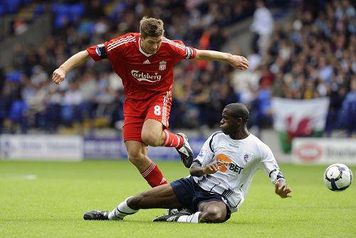 B席48次英超助攻超越阿圭罗，曼城队史仅次于丁丁和D席（B席英超助攻达48次，已超阿圭罗，曼城队史仅逊丁丁与D席）