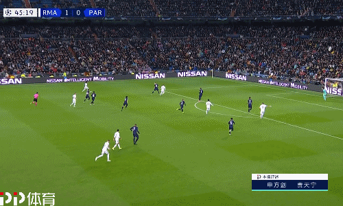 今晚，上海海港门将颜骏凌首发出场，迎来了他代表俱...